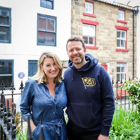 Endeavour, Bed and breakfast 5*