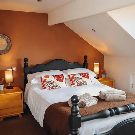 Endeavour, Bed and breakfast 5*