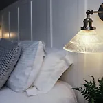 Bed & Breakfast The Endeavour Restaurant With