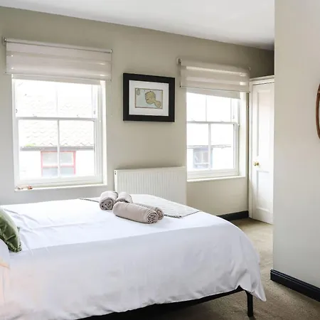 Endeavour, Bed and breakfast 5*