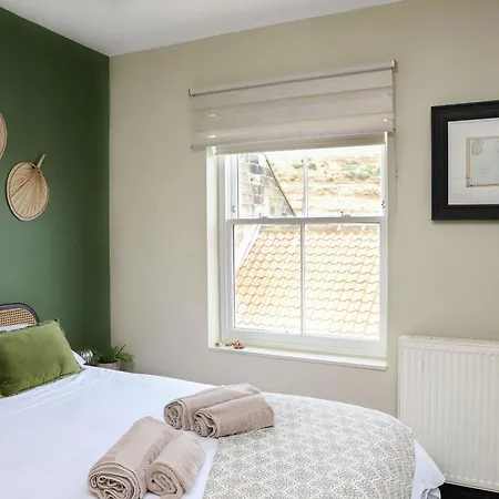 Endeavour, Bed & Breakfast 5*