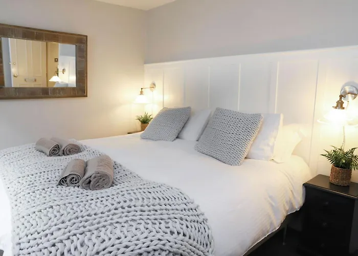 Bed & Breakfast The Endeavour Restaurant With